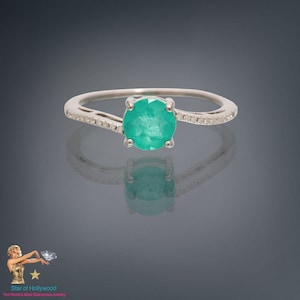 Magnificent 1ct Glowing Vibrant Green Natural Colombian Emerald and Diamond Ring, Minimalist Dainty Ring, Engagement Ring, Anniversary Ring