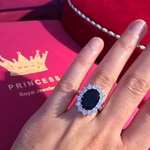 Bague en saphir royal, inspirée de la princesse Diana, livrée avec une pièce d'or du prince Charles et de la princesse Diana, bague en saphir et diamant image 1