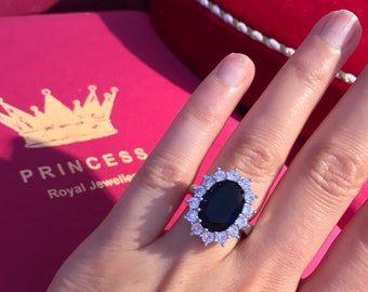 Royal Sapphire Ring, geïnspireerd door prinses Diana, wordt geleverd met gouden munt van prins Charles en prinses Diana, saffier en diamanten ring