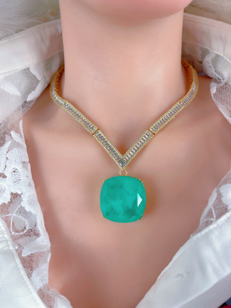 Queen Emerald Charm Necklace, Big and Bold, Large Natural Glowing Neon Green Colombian Emerald Diamond Choker Necklace, Luxury Gift image 2