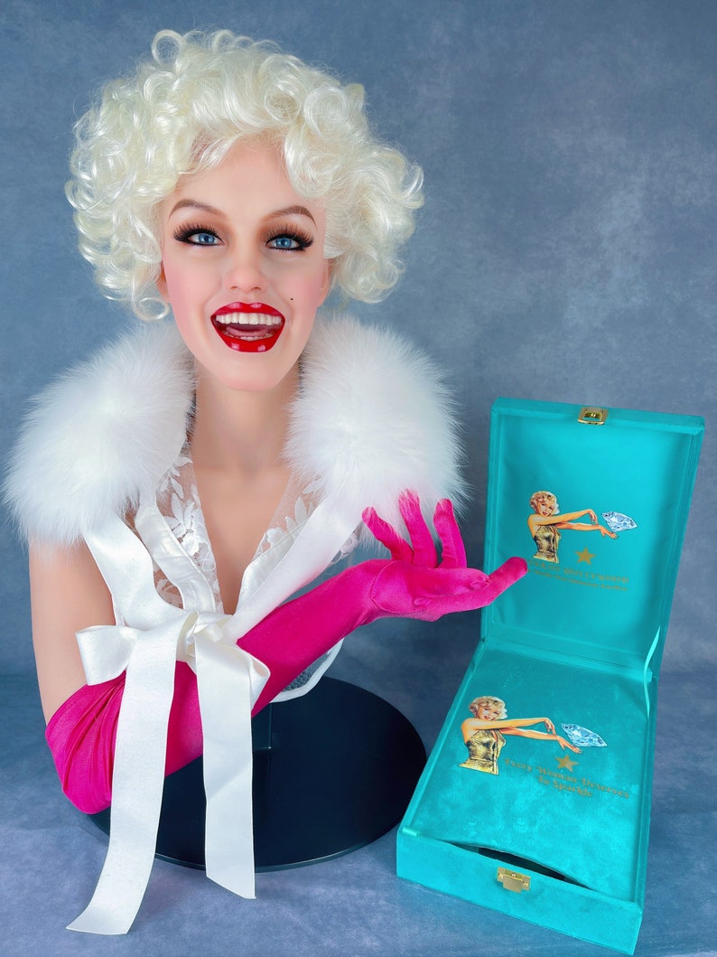 Mystery Box of Jewelry, im Wert von 350 Dollar, Star of Hollywood, der glamouröseste Schmuck der Welt, inspiriert von Queen Bild 10