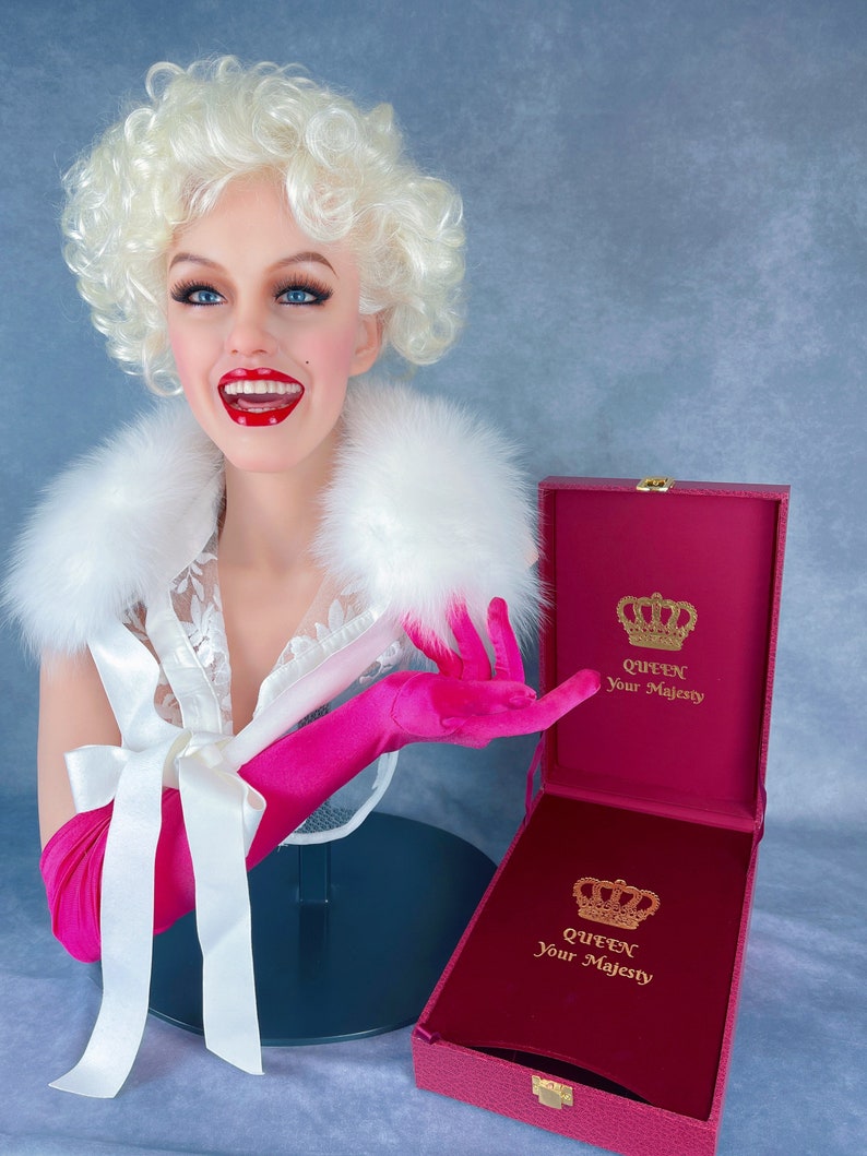 Mystery Box of Jewelry, im Wert von 350 Dollar, Star of Hollywood, der glamouröseste Schmuck der Welt, inspiriert von Queen Bild 6