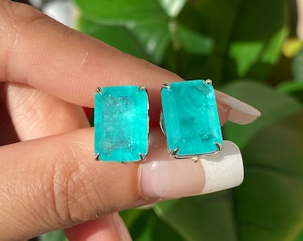 Pendientes de esmeralda colombiana azul neón brillante, pendientes de talla esmeralda, pendientes pequeños y delicados Pendientes de esmeralda Pendientes de piedra de nacimiento de mayo