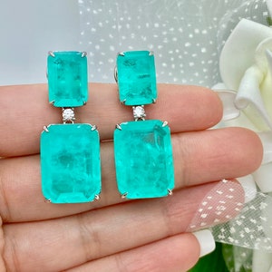 Neon Glowing Natural Columbian Emerald Earrings and Matching Necklace Jewelry Magnificent Set