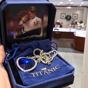 Titanic Necklace , Heart of the Ocean Necklace, Forever Love, Sapphire Necklace , Inspired by Titanic, Rose Necklace from Titanic imagem 2