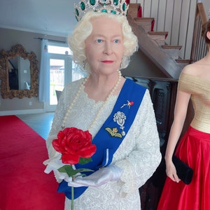 In Memory of Our Beloved Queen Elizabeth, Rose of England Brooch Pin, Worn by Her Majesty Queen, Royal Memorabilia Golden Coin & Certificate