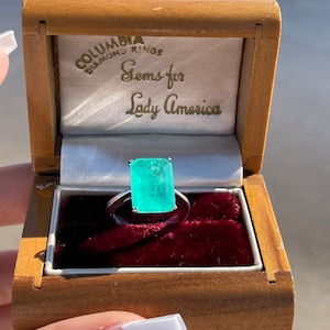 Lady America, 100% Glowing Genuine Colombian Emerald Ring, Minimalist Small Dainty, Natural Emerald Ring with Exotic Neon Color and Glow