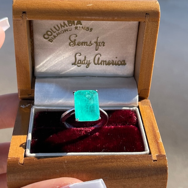 Lady America Emerald Ring, Minimalist Small Dainty, Natural Emerald Ring with Exotic Neon Color and Glow