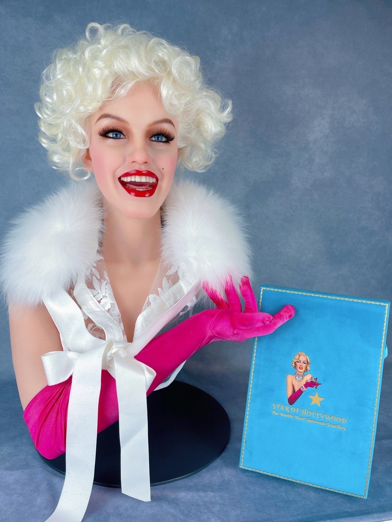 Mystery Box of Jewelry, im Wert von 350 Dollar, Star of Hollywood, der glamouröseste Schmuck der Welt, inspiriert von Queen Bild 7