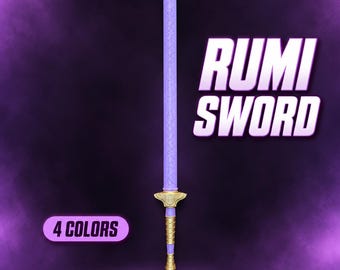 Könnte beinhalten: Ein hellviolettes Schwert mit komplizierten Gravuren auf der Klinge, einem goldfarbenen Parierstange und einem gold-violetten Griff. Der Text RUMI SWORD ist in Weiß dargestellt und ein violettes Abzeichen mit dem Text 4 COLORS ist links sichtbar.