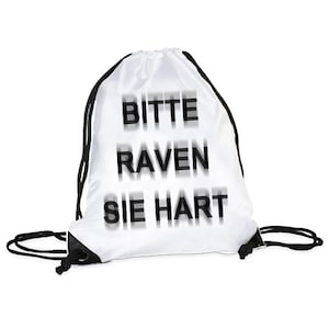Könnte beinhalten: Weiße Kordeltasche mit schwarzem Text, der "Bitte Raven Sie Hart" lautet.