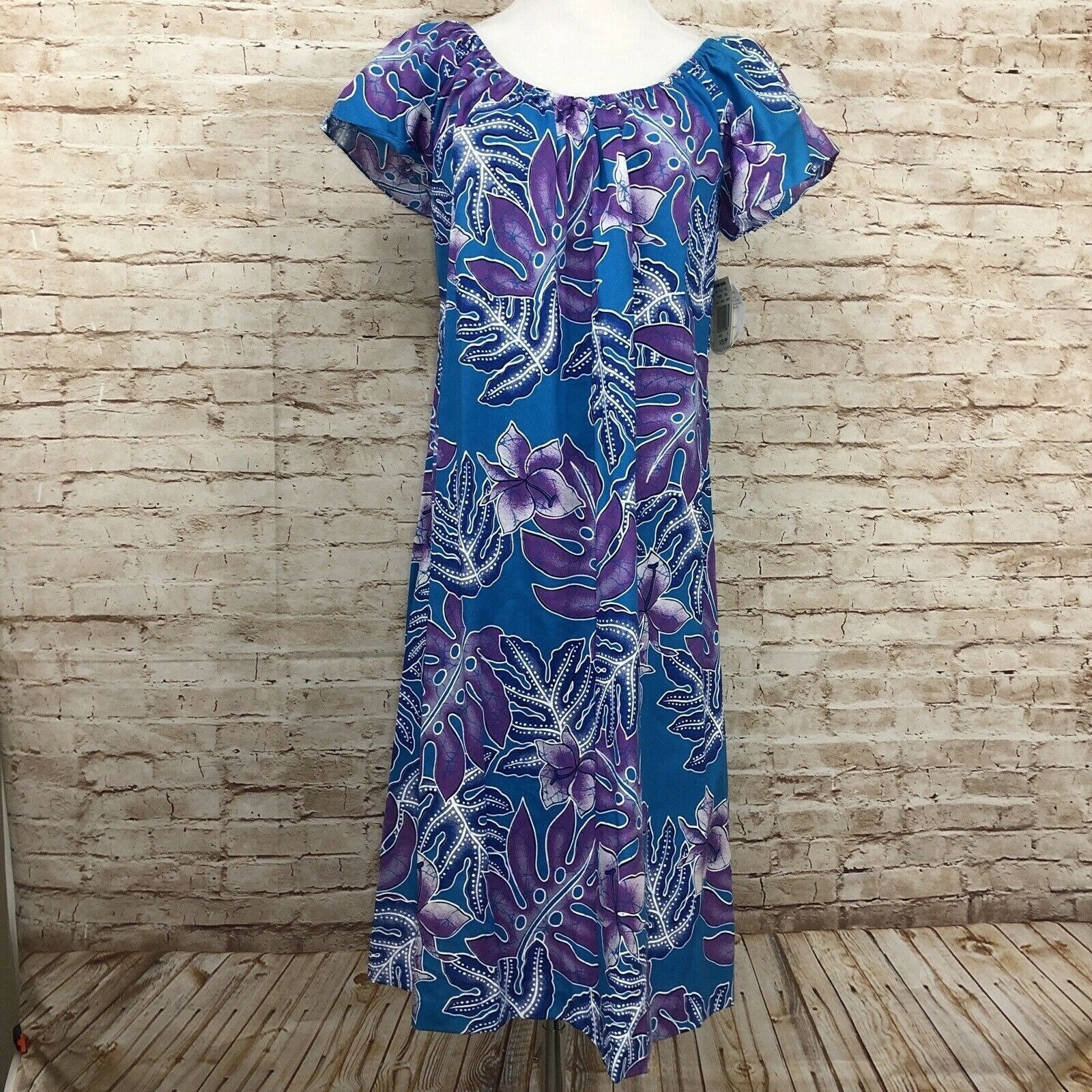 Larger size purple flowered Hilo Hattie Hawaiian dress