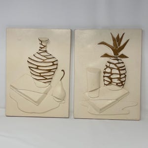 Vintage Florentiner Kunststudio MCM 3D Relief-Wandplaketten Ananasvase Paar