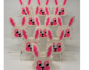 Handgemaakt plastic canvas garen snoephouder konijn set van 11 wit roze Pasen
