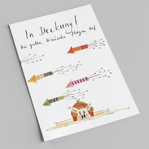 Silvesterkarte| In Deckung! Die guten Wünsche fliegen tief | Raketen und Glücksschwein | Postkarte zu Neujahr
