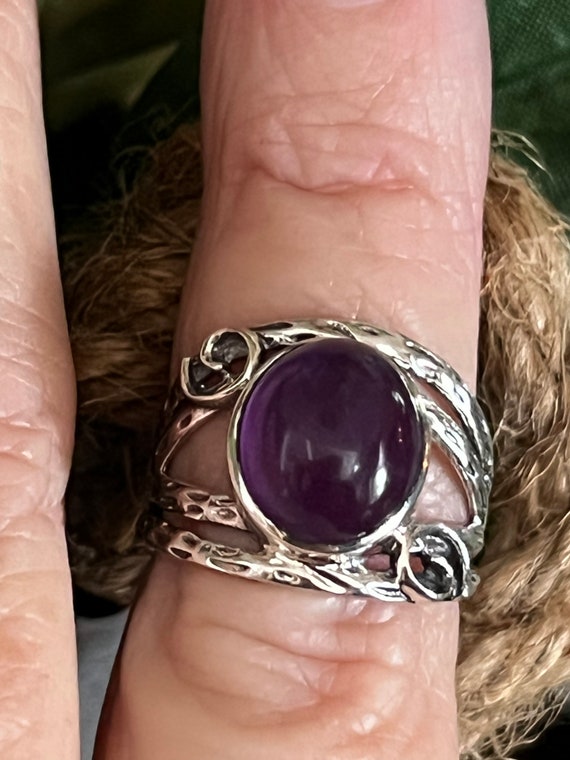 Vintage Sterling and amethyst cabochon ring