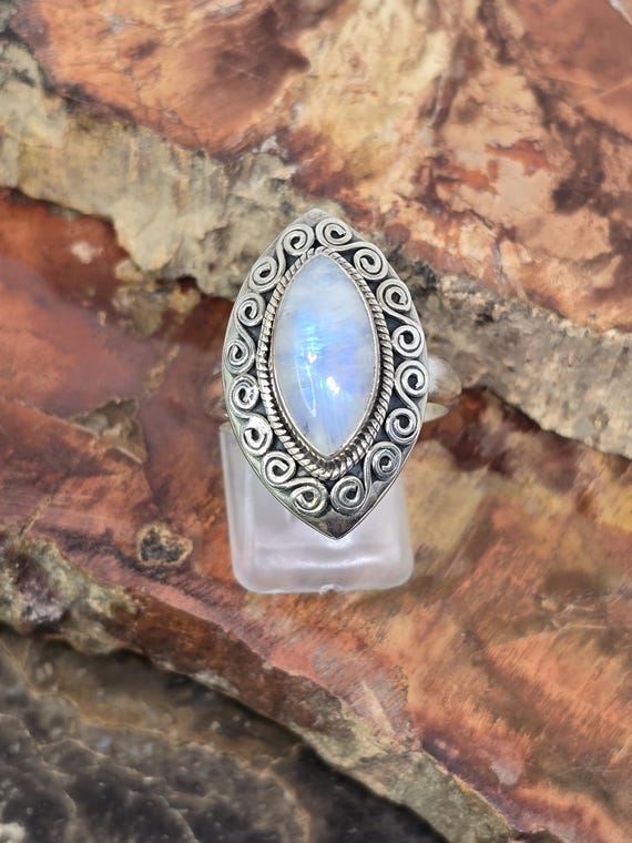 Sterling and moonstone ring - image 6