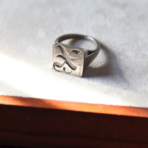 signet ring, straight edge, steel,