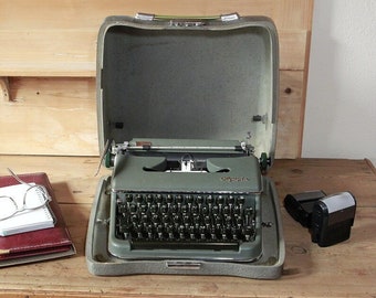 Old typewriter Olympia green++ vintage 50s