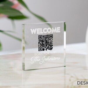 Personalisiertes QR-Code Schild Für Unternehmen - Acryl Display Mit Social Media Codes