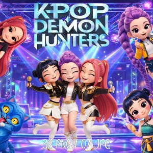 Puede incluir: Ilustración digital con el texto "KPOP DEMON HUNTERS" sobre figuras de dibujos animados. Las figuras sonríen y sostienen micrófonos. Un gato azul está en la esquina inferior izquierda. El fondo es un escenario con iluminación púrpura y azul.