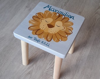 Taburete infantil pintado a mano de madera de pino, silla infantil personalizable, taburete de Spitzbub, muebles individuales de habitación infantil León