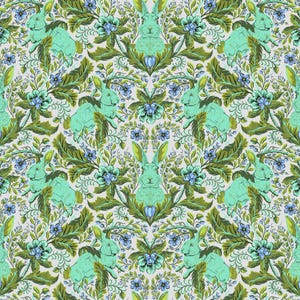 Könnte beinhalten: Ein sich wiederholendes Muster mit stilisierten türkisfarbenen Kaninchen, blauen Blumen und grünem Laub auf hellgrauem Hintergrund. Das Design hat eine Vintage- und botanische Ästhetik, geeignet für Stoff oder Tapete.