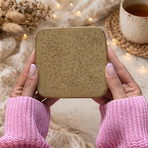 Handmade Ceramic Plate “Earth After Rain” Ø11 cm – Candle Tray with Snail Texture, Holder for Scented Candles 5–8 cm, Natural Design