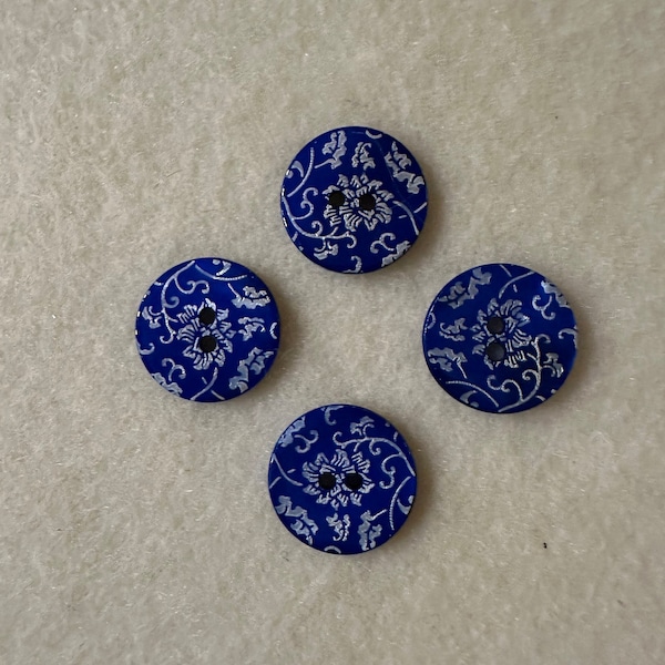 Bouton - nacre teint en bleu avec un motif de fils d'accord - Le prix est pour 1 bouton