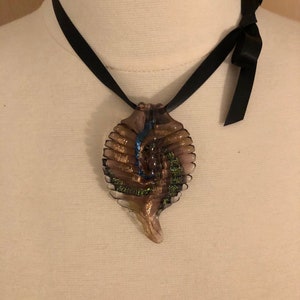 Lampworked glazen bladhanger - veelkleurige en koperkleurige glitter
