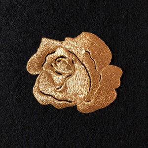 Appliqué - Rose brodée en or métallique - Repassage au fer