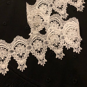 Very Detailed White Venise Lace Trim
