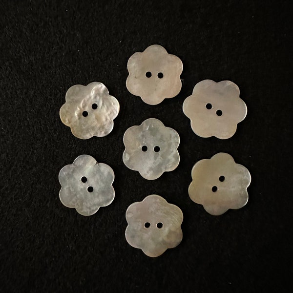 Buttons - Natural Mother of Pearl Flower