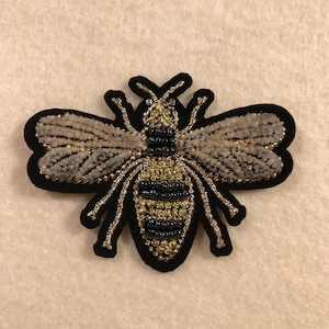 Appliqué - Plush Beaded Bee with Metallic Gold Detail Iron on