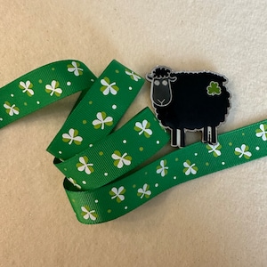Ruban gros-grain vert Kelly 7/8 po avec trèfles