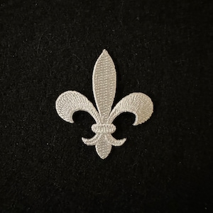 Apliques - Flor de Lys bordada blanca - Plancha