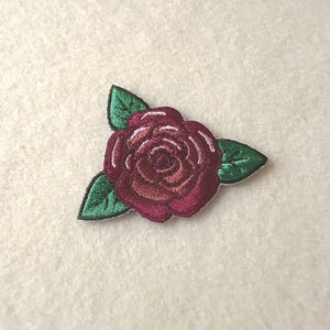 Applikation - Broderad vinrosa - Stryk-på