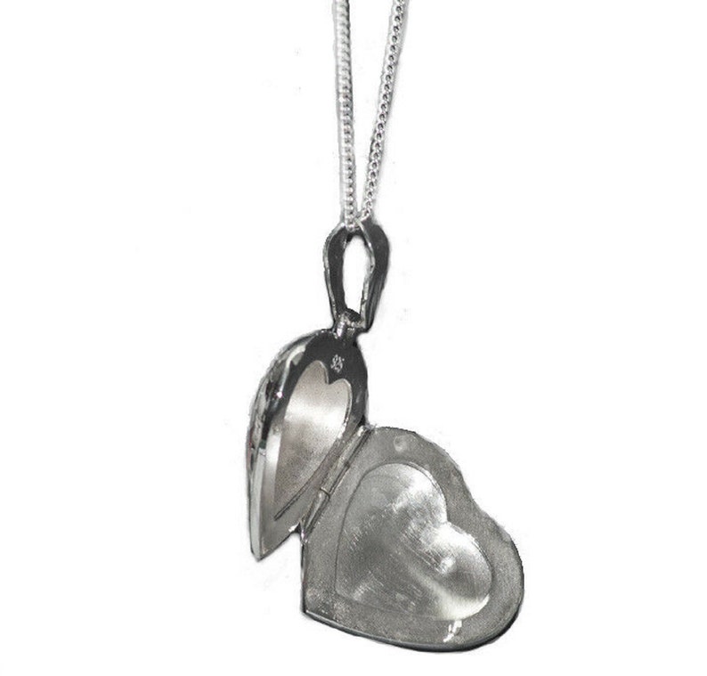 Sterling silver 925 engraved Heart locket /& 18inch chain Jewellery Company