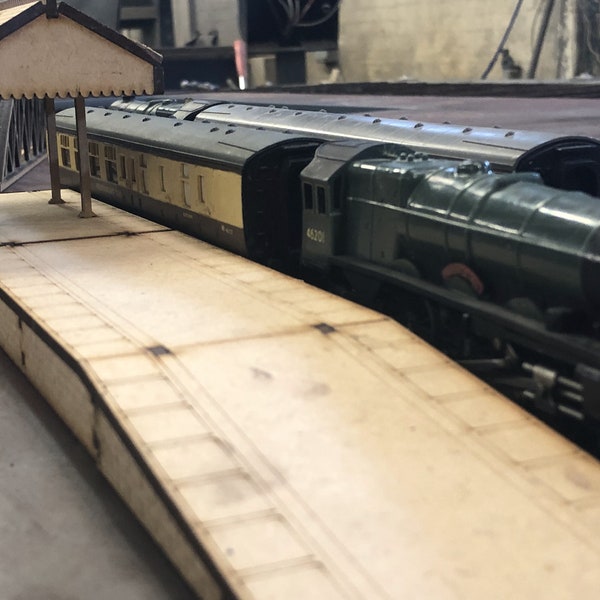 OO/HO Gauge Double Platform & Canopy with On/Off Ramp