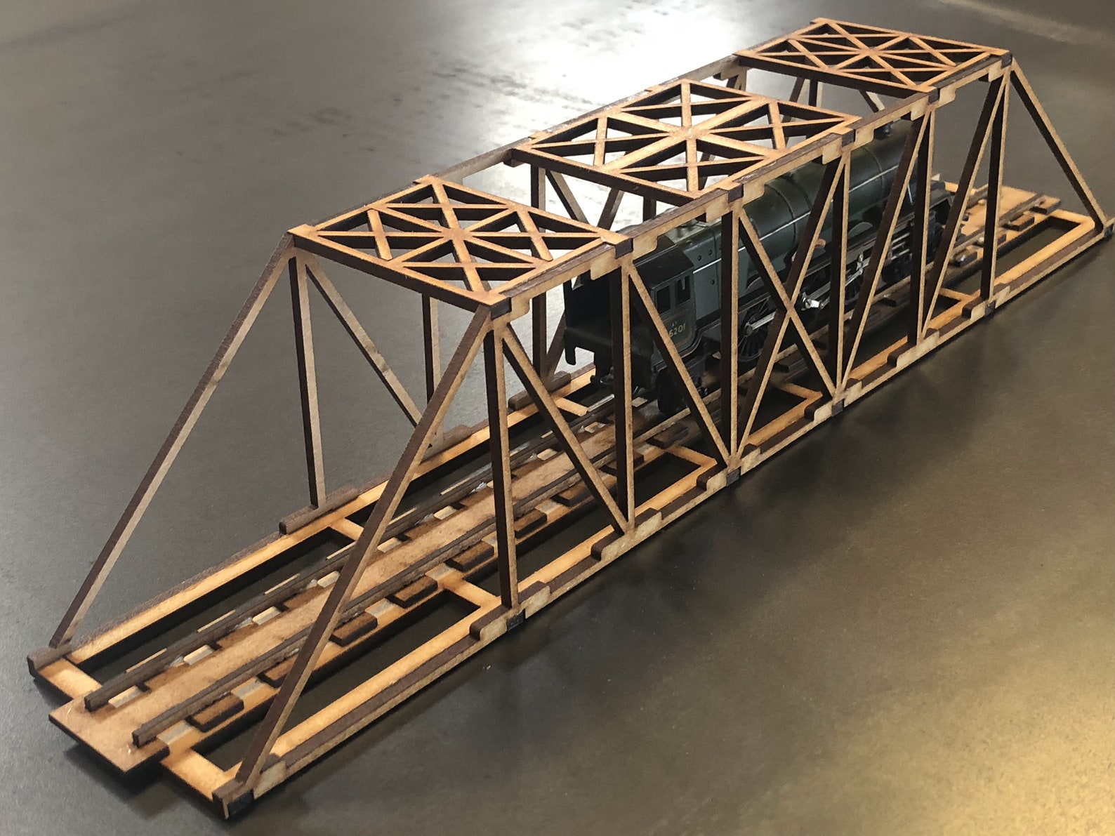 Kit Ponte Ferroviario Scala O &ndash; Saint Scale, In Resina Grigia Da Assemblare