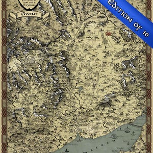 Op de afbeelding: Een gedetailleerde kaart van Gwent, met bergachtige gebieden, rivieren en steden, met een decoratieve rand. De kaart bevat tekst in het Welsh en Engels, met een blauwe banner met de tekst "Limited Edition of 10".
