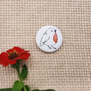 Robin button 25 mm badge image 1