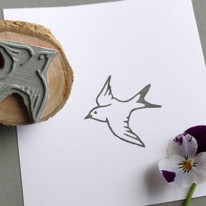 Timbre motif hirondelle timbre oiseau volant