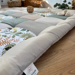 Personalisierte Baby Krabbeldecke mit Namen und Geburtsdatum – hochwertige bestickte Spielmatte als Geschenk zur Geburt oder Taufe
