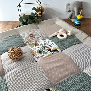 Gepolsterte Baby Spielmatte im Patchwork-Design – stilvolle Krabbeldecke für sicheres Spielen und Krabbel