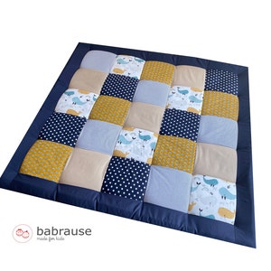 Patchwork Krabbeldecke mit Name Blauwal Senfgelb Navyblau Krabbelmatte Spielmatte Bild 6