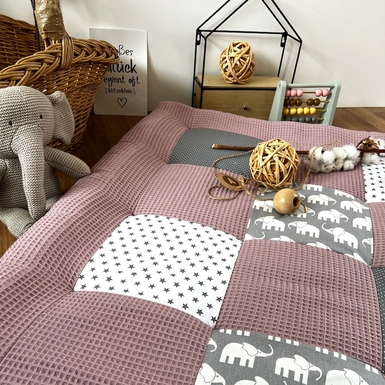 Waffelstoff Krabbeldecke mit Name personalisiert Elefant Flieder Krabbelmatte Spielmatte Patchwork extra dick Bild 4