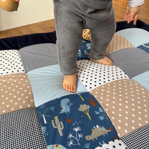 Patchwork Krabbeldecke mit Name Dinosaurier Blau Sand* Krabbelmatte Spielmatte