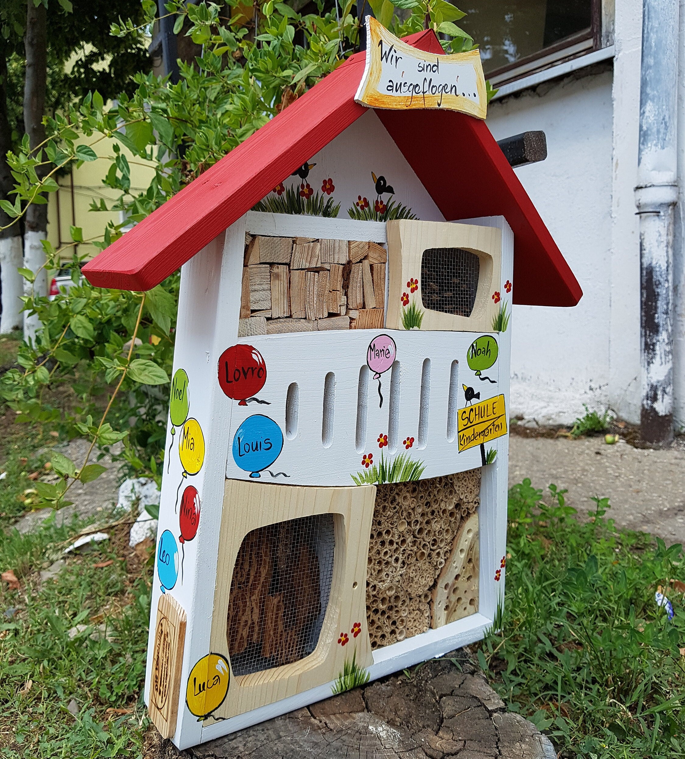 Kindergarten farewell gift | Insect hotel, bee hotel personalized with children's names and saying | weatherproof paints | hand-painted