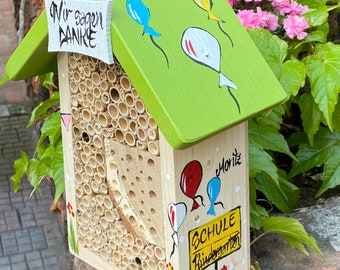 wetterfest & nachhaltig - Bienenhotel Kindergarten Abschiedsgeschenk Insektenhotel Bienen personalisiert handbemalt